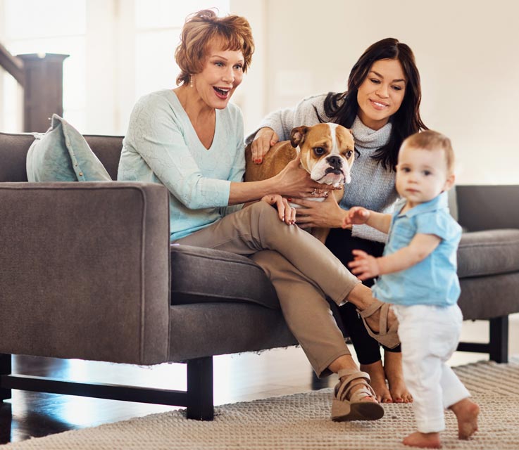 When visiting others’ homes with your dog, follow these tips.